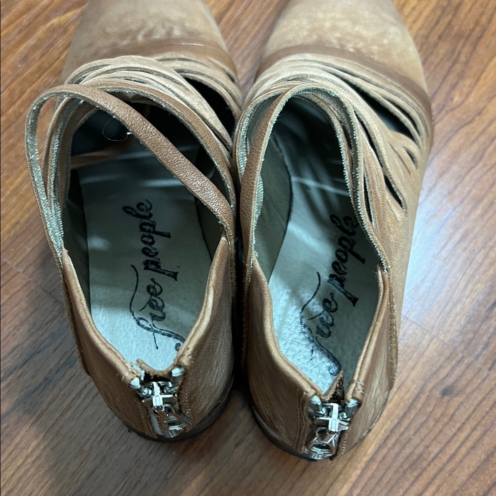 Free People Sz 38 Lost Valley Tan Leather Strappy Ankle Boots  EUC Boho - Picture 6 of 13